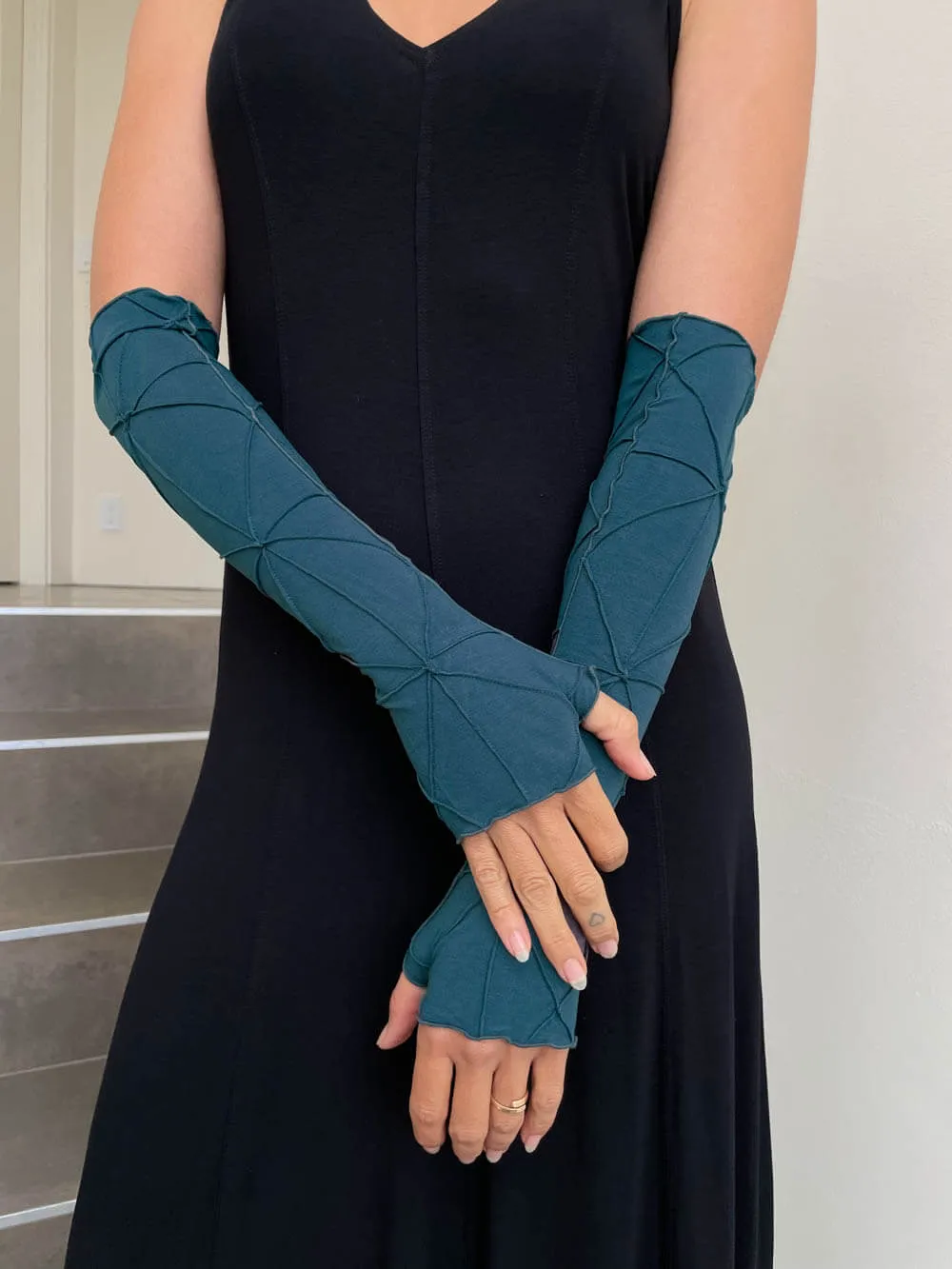 Opera Length Texture Fingerless Gloves