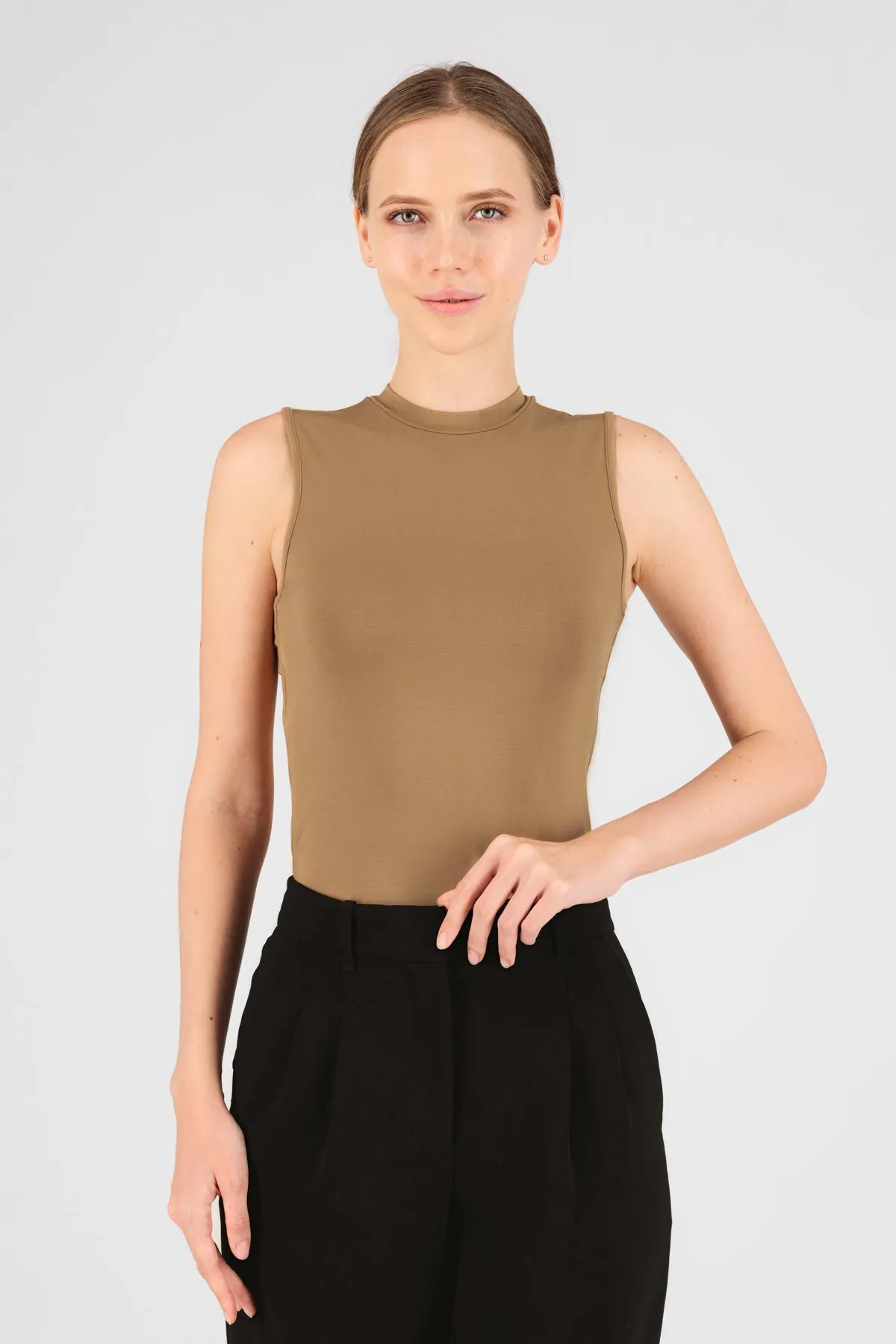 Sleeveless Layer - Tan