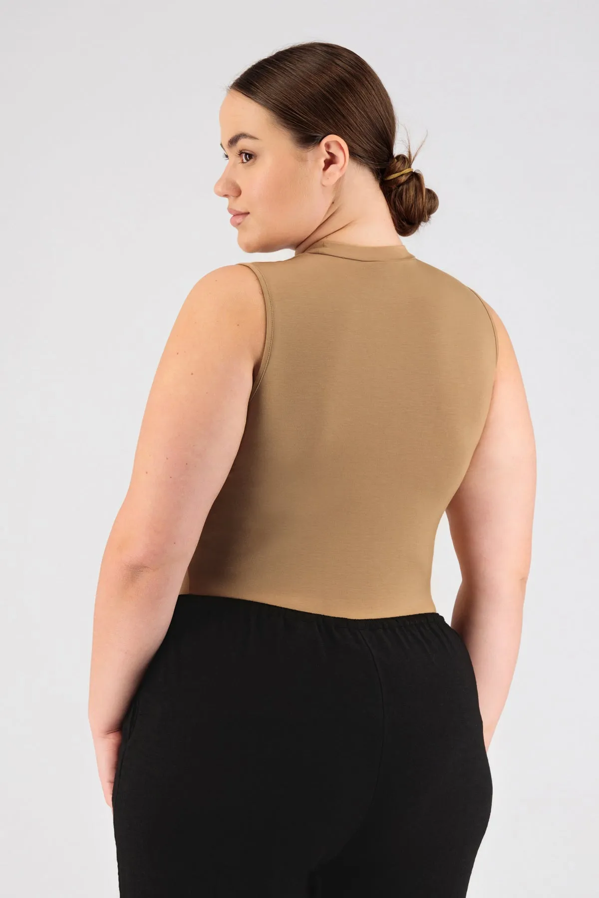 Sleeveless Layer - Tan